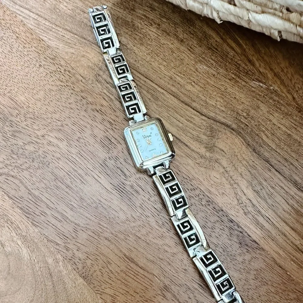 Vivian’s Vintage Women’s Trendy Watch